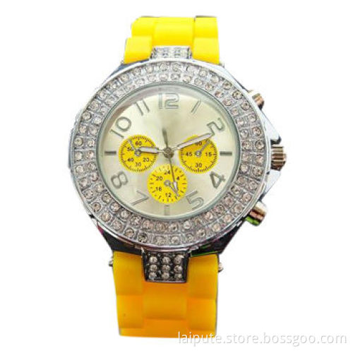 Factory Supply Fashionable Silicone Watch with Diamond Watch, RoHS Directive-compliant